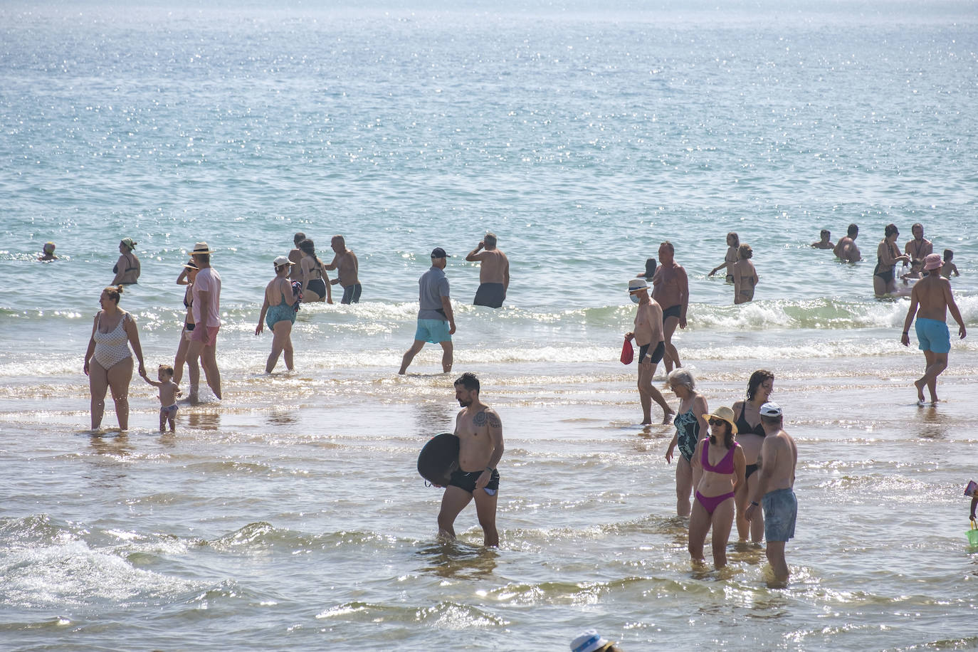 Fotos: Las playas de El Sardinero, abarrotadas este domingo