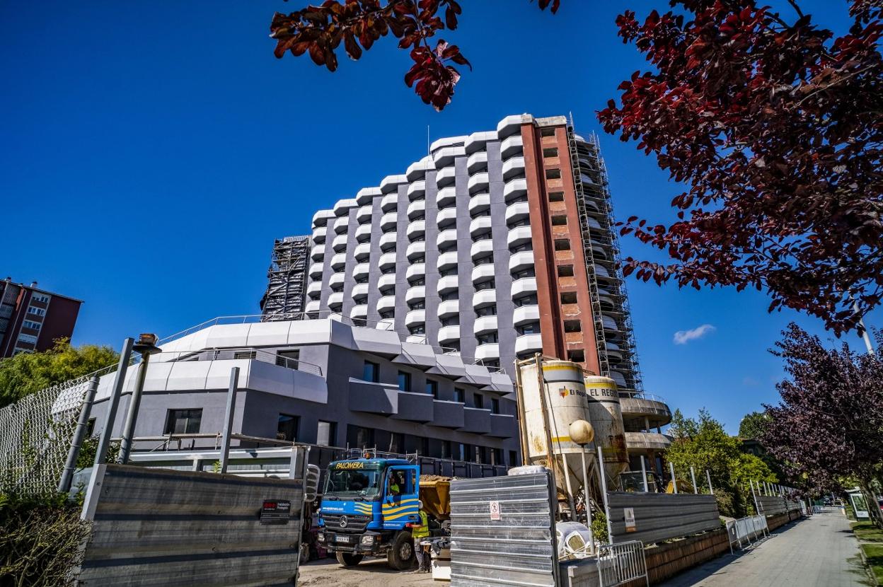 Las obras del edificio avanzan a buen ritmo y estarán terminadas de cara al inicio del próximo curso universitario. 