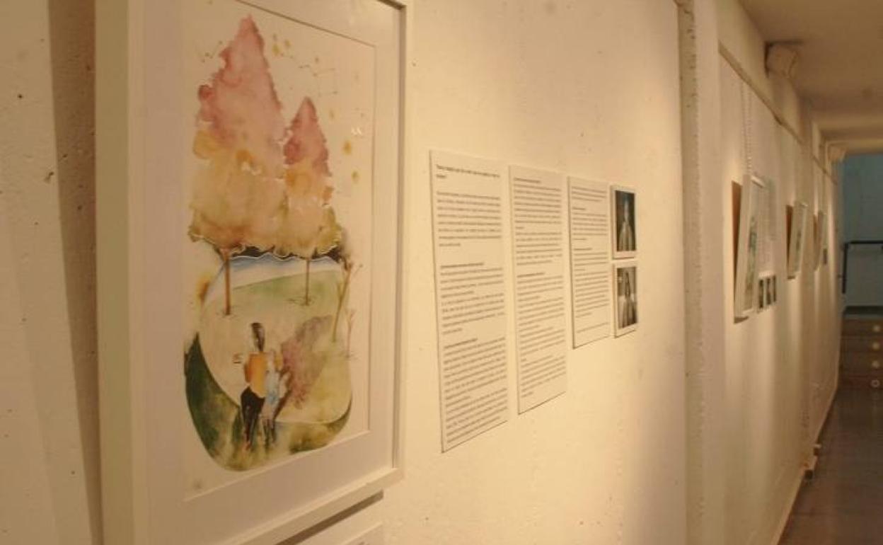 La exposición se podrá ver hasta finales de julio en la galería de arte del Teatro de Los Corrales