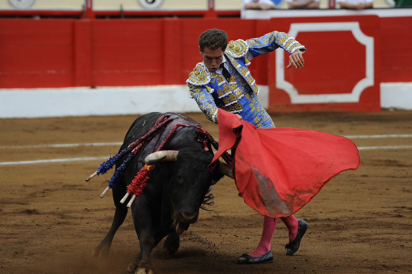 Fotos: Tres orejas y gran tarde de Emilio de Justo y Ginés Martín