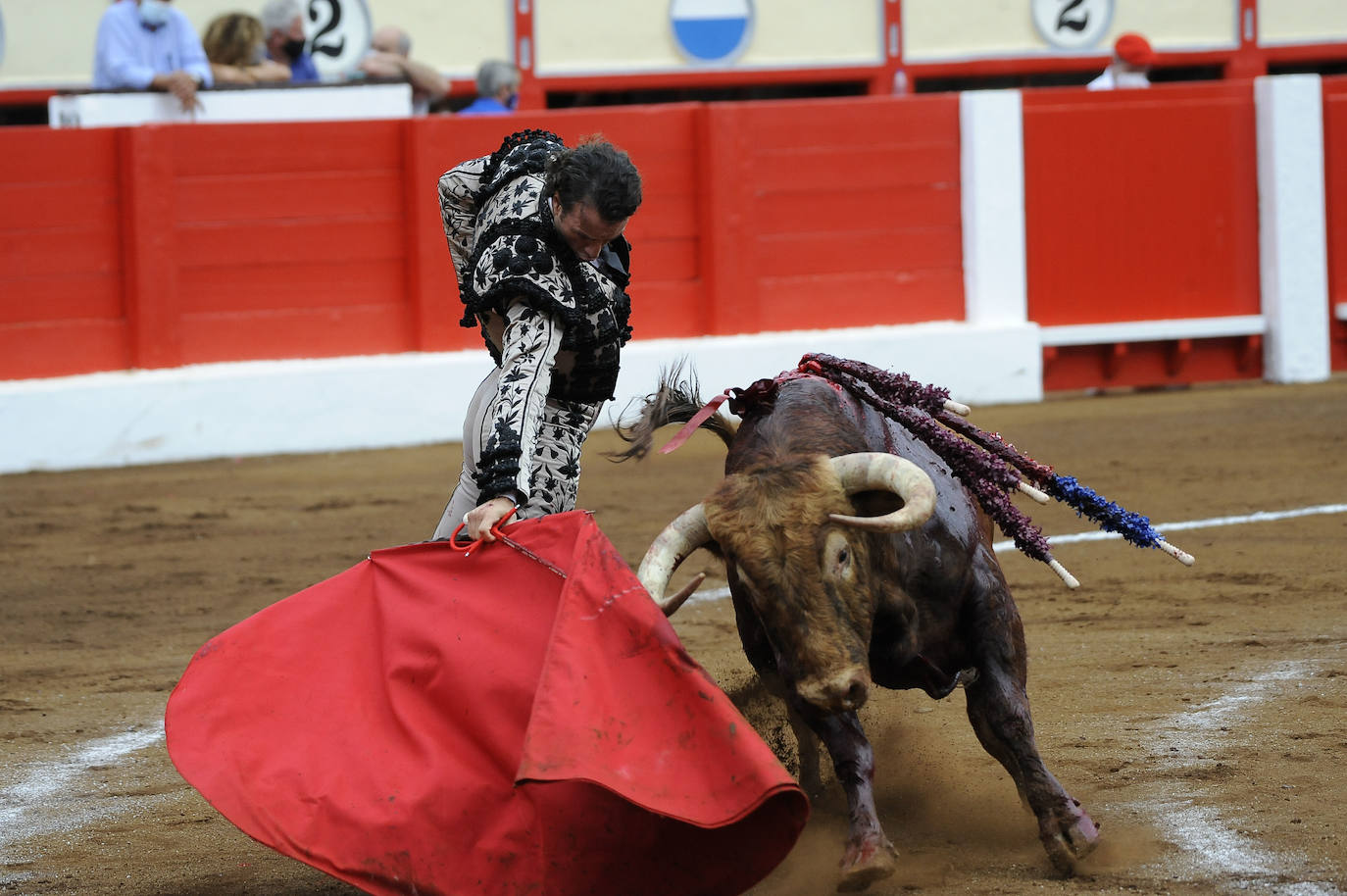 Fotos: Tres orejas y gran tarde de Emilio de Justo y Ginés Martín