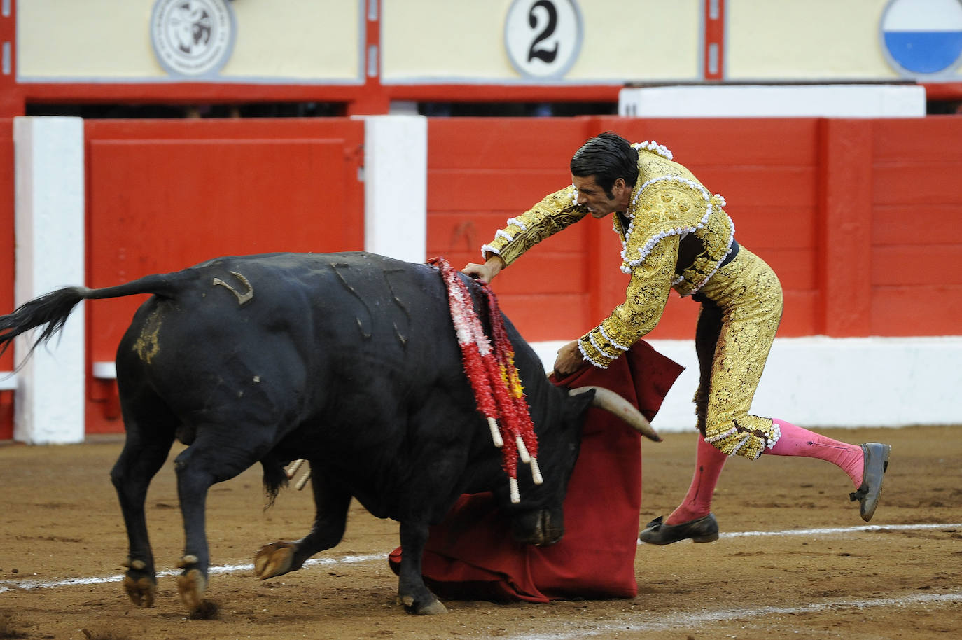 Fotos: Tres orejas y gran tarde de Emilio de Justo y Ginés Martín