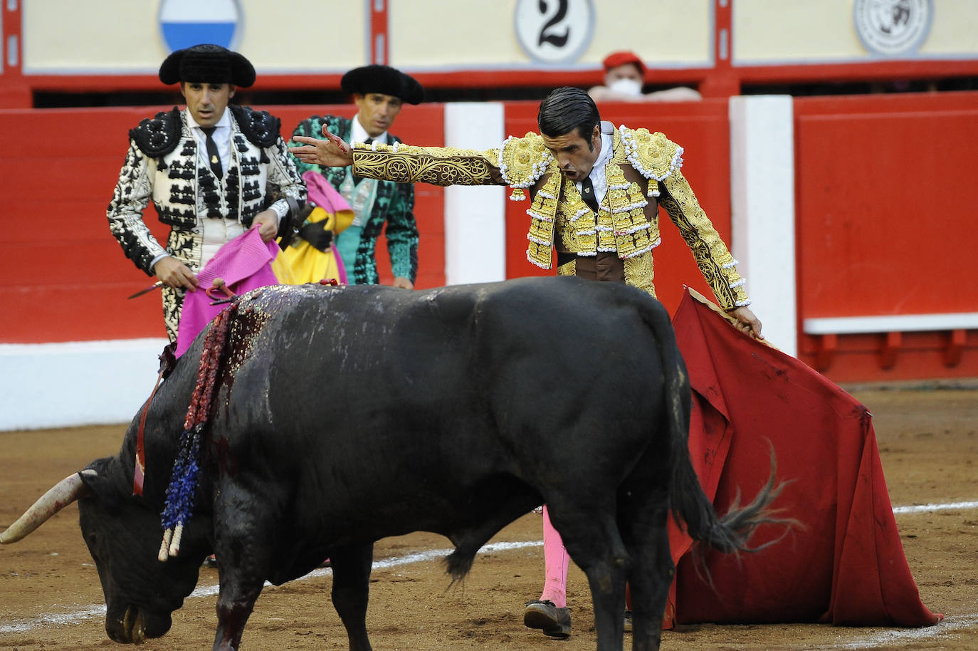 Fotos: Tres orejas y gran tarde de Emilio de Justo y Ginés Martín