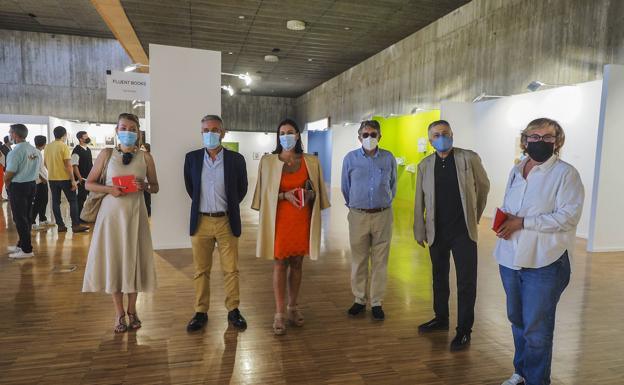 Eva G. Fernández, Javier Ceruti, Gema Igual, Jaime Sordo,Juan Riancho y Gema Agudo, durante la visita institucional de ayer tarde. 