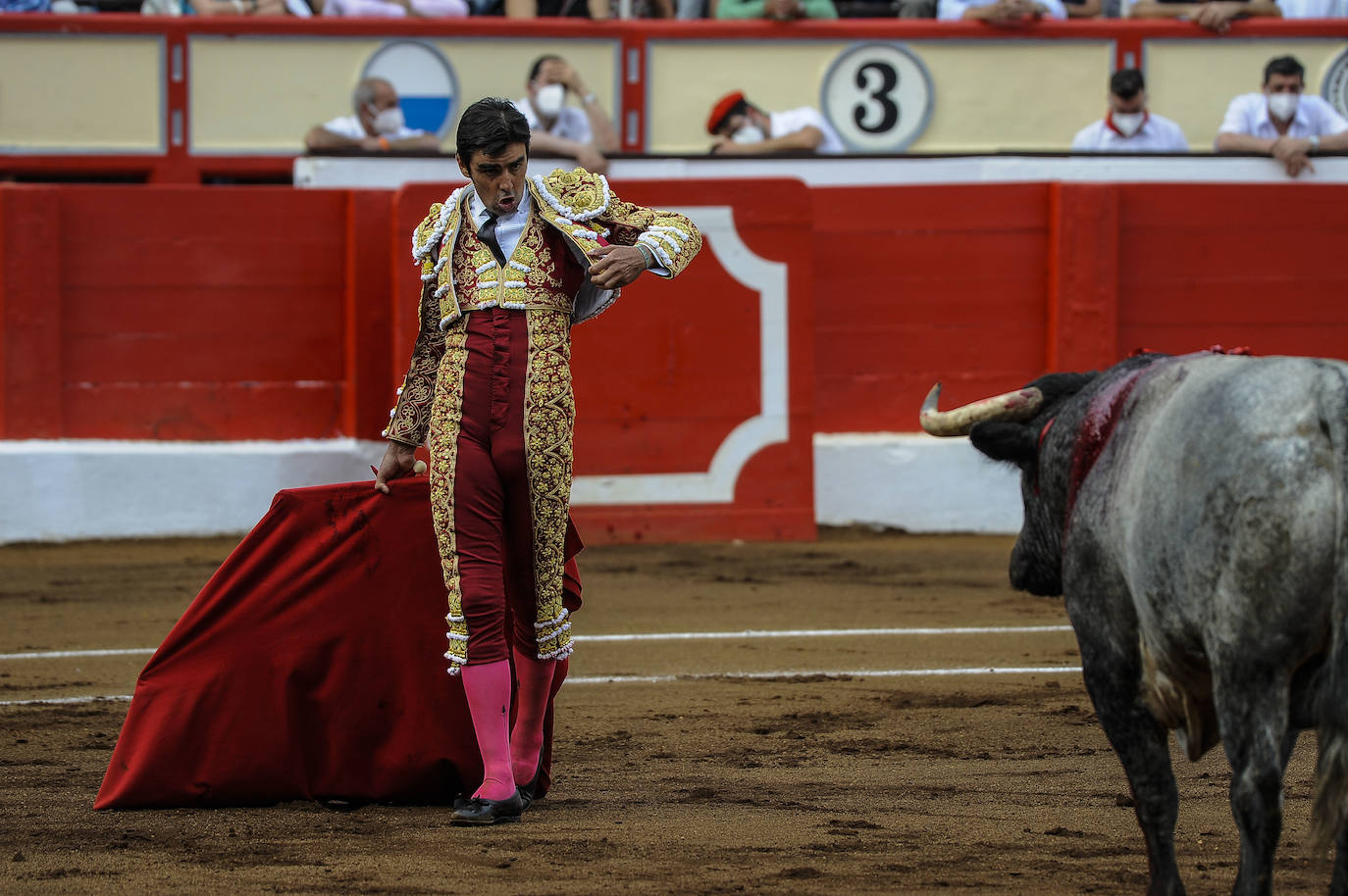 Miguel Ángel Perera cortó tres orejas y Ureña y Roca Rey pasearon un trofeo cada uno en una exigente corrida con el hierro de La Quinta.