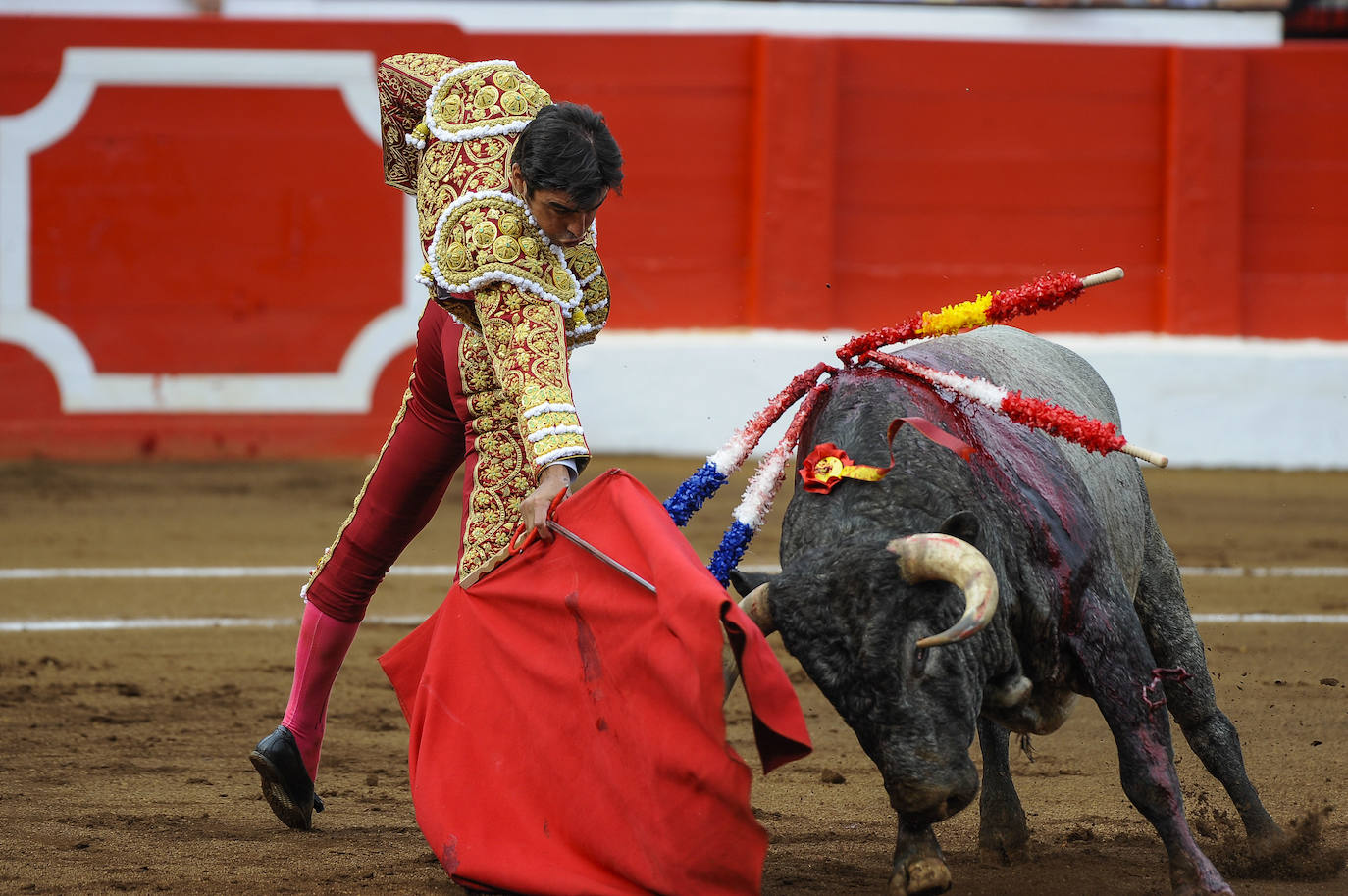 Miguel Ángel Perera cortó tres orejas y Ureña y Roca Rey pasearon un trofeo cada uno en una exigente corrida con el hierro de La Quinta.