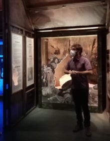 Imagen secundaria 2 - Momentos de la presentación de la muestra.