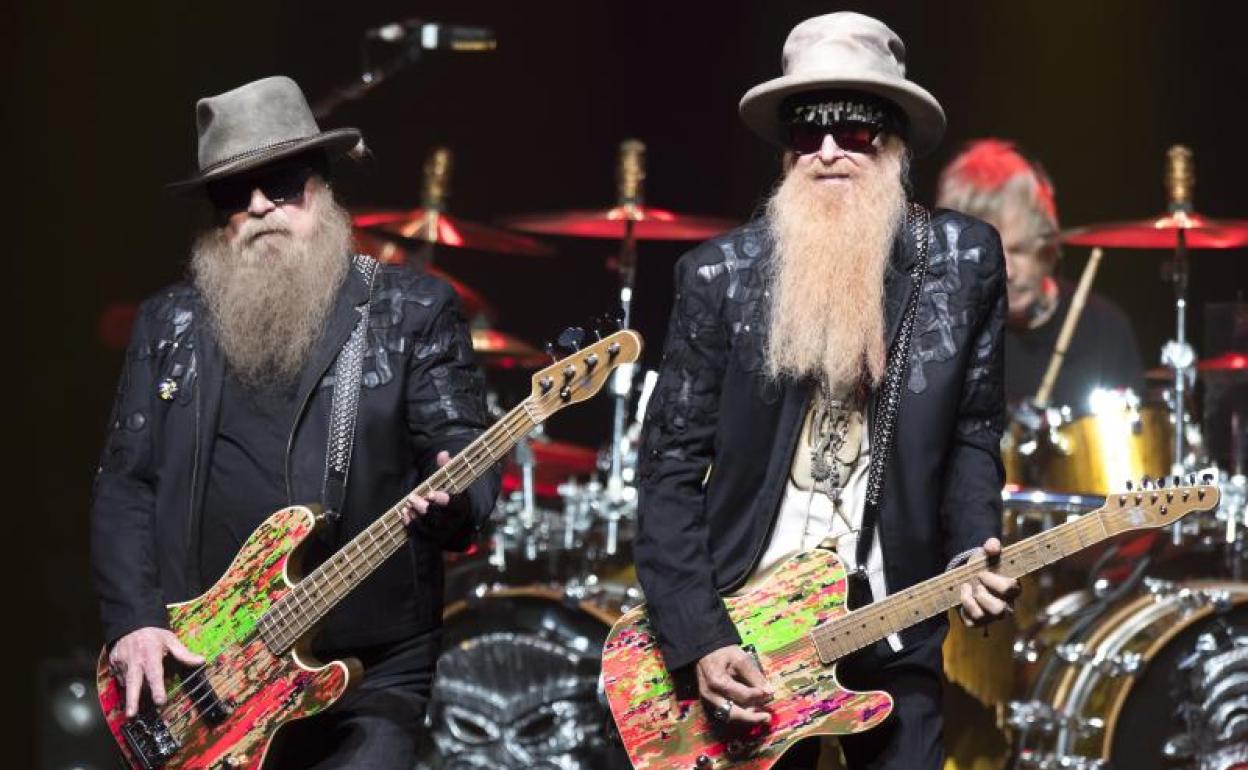 Durtin Hill, a la izquierda, junto con su compañero de grupo Billy Gibbons 