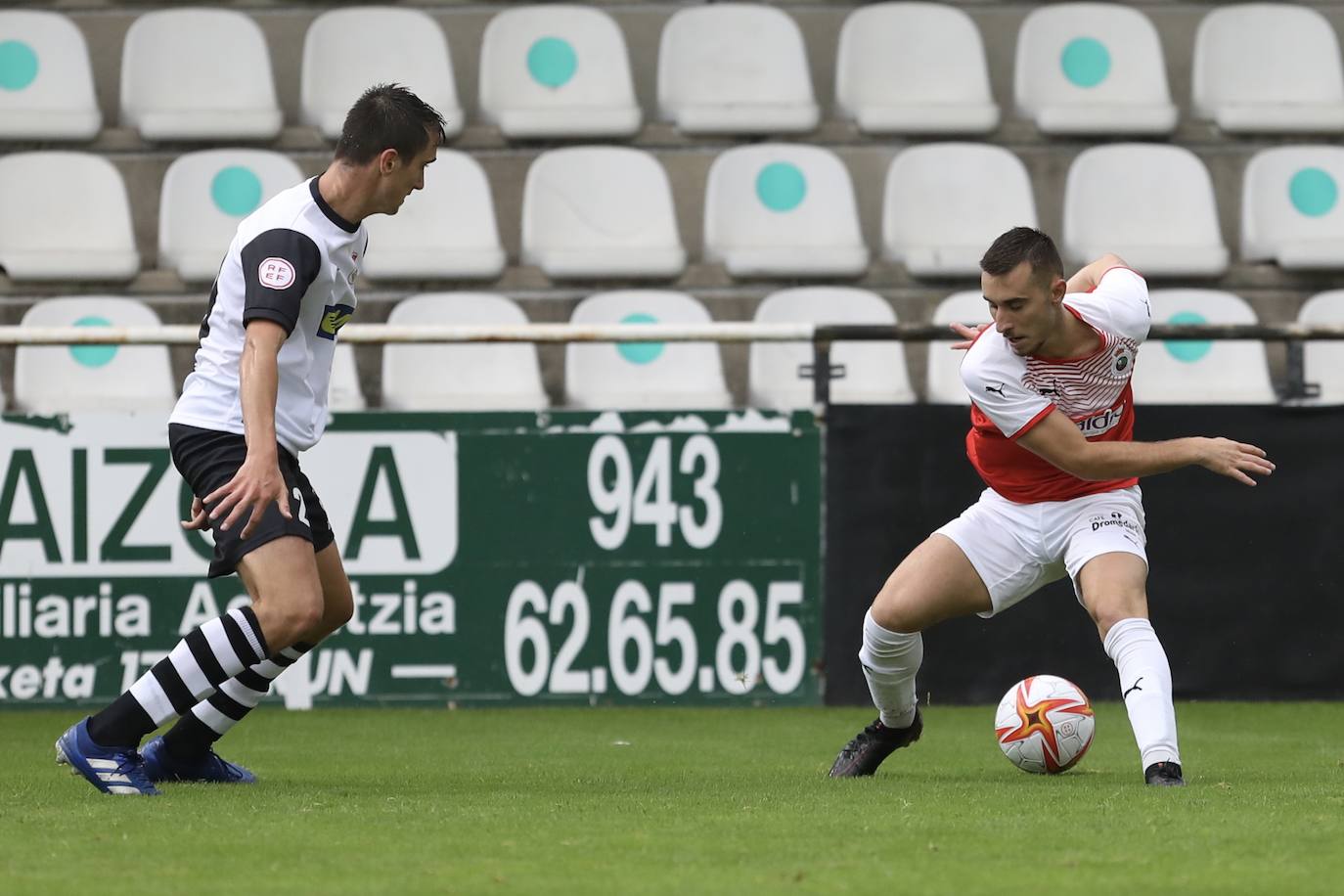 Fotos: El Racing empata en Irún