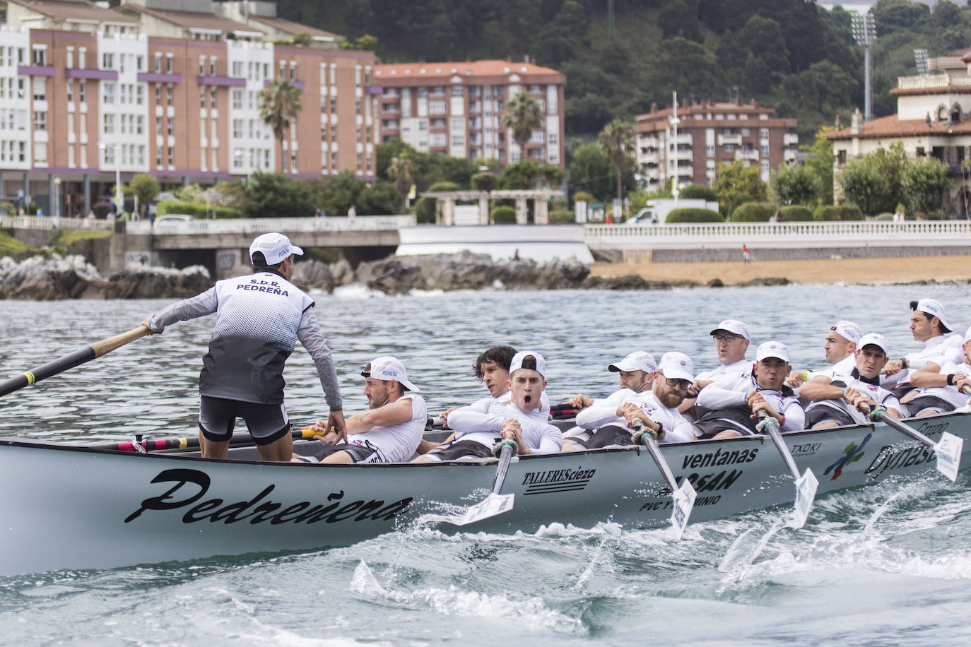 Getaria se hace con el título en aguas de Castro Urdiales, tras coger el mando de la regata en el segundo largo