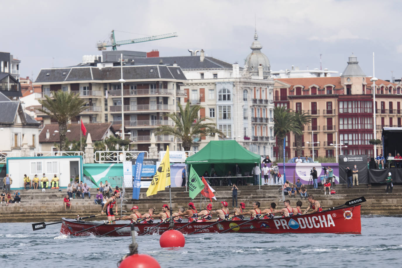 Getaria se hace con el título en aguas de Castro Urdiales, tras coger el mando de la regata en el segundo largo