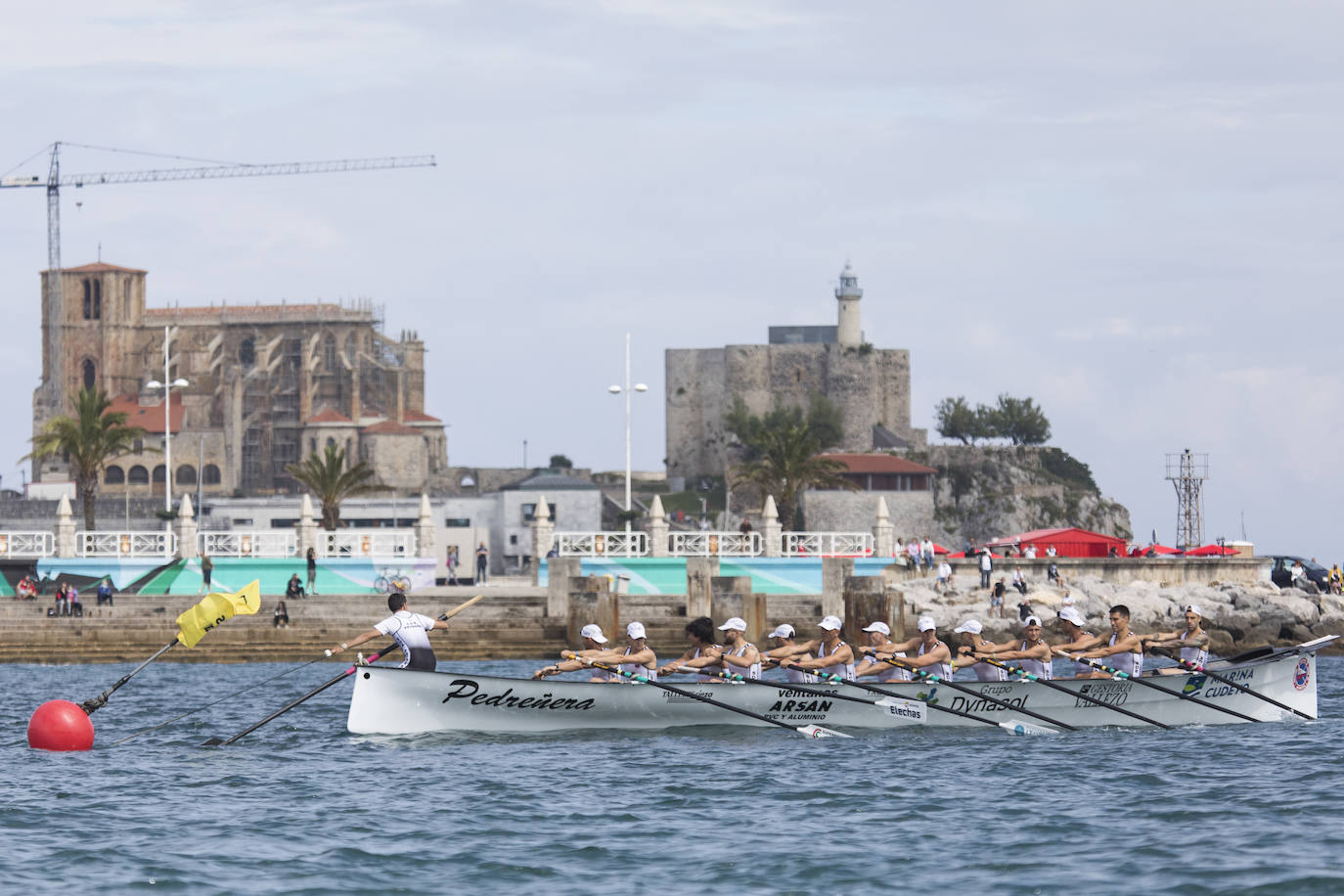 Getaria se hace con el título en aguas de Castro Urdiales, tras coger el mando de la regata en el segundo largo