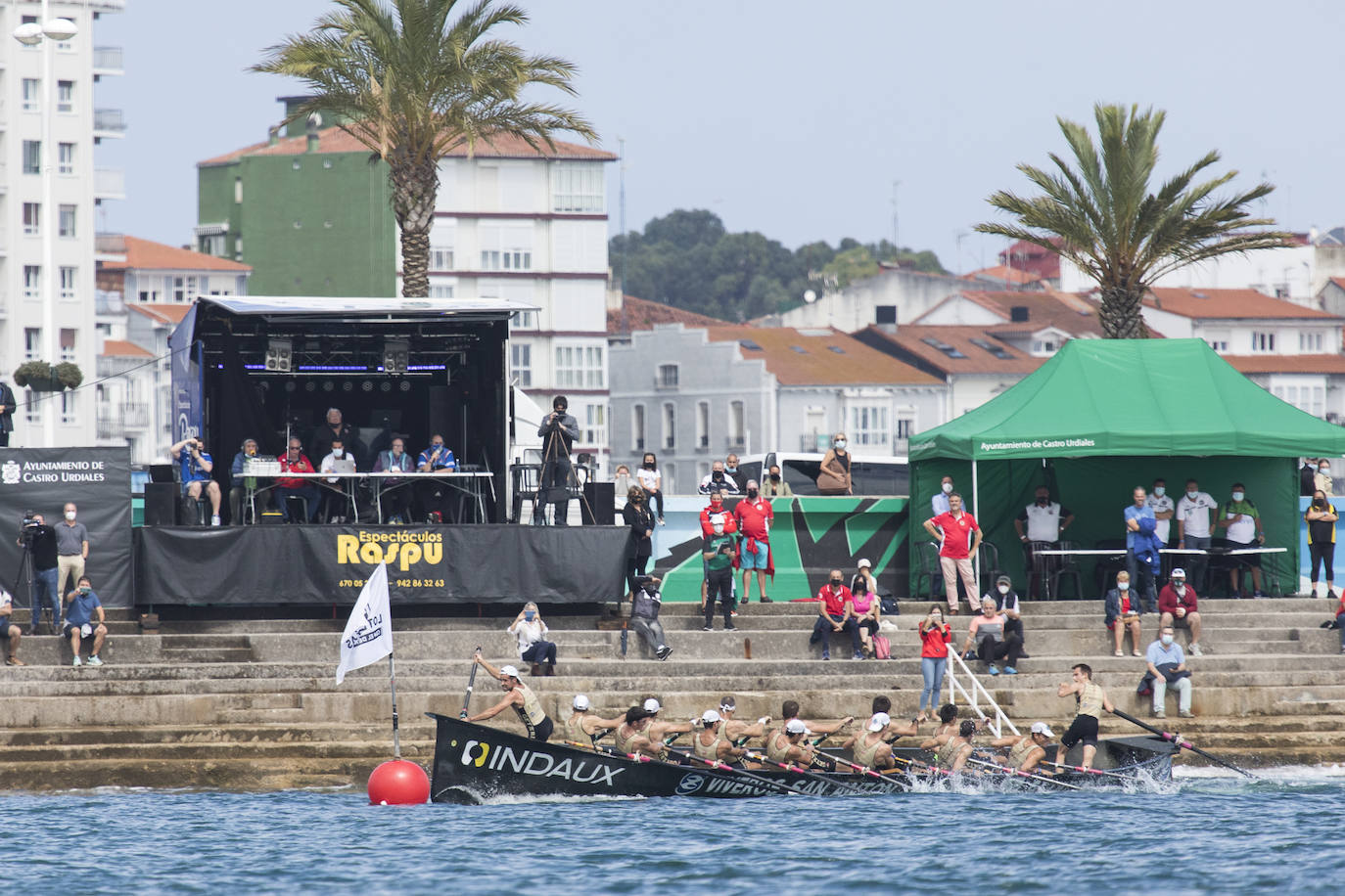 Getaria se hace con el título en aguas de Castro Urdiales, tras coger el mando de la regata en el segundo largo