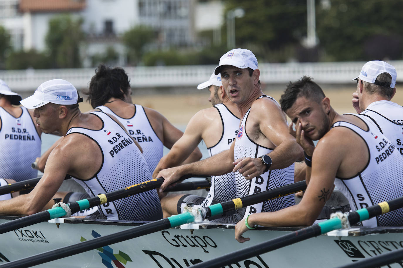 Getaria se hace con el título en aguas de Castro Urdiales, tras coger el mando de la regata en el segundo largo