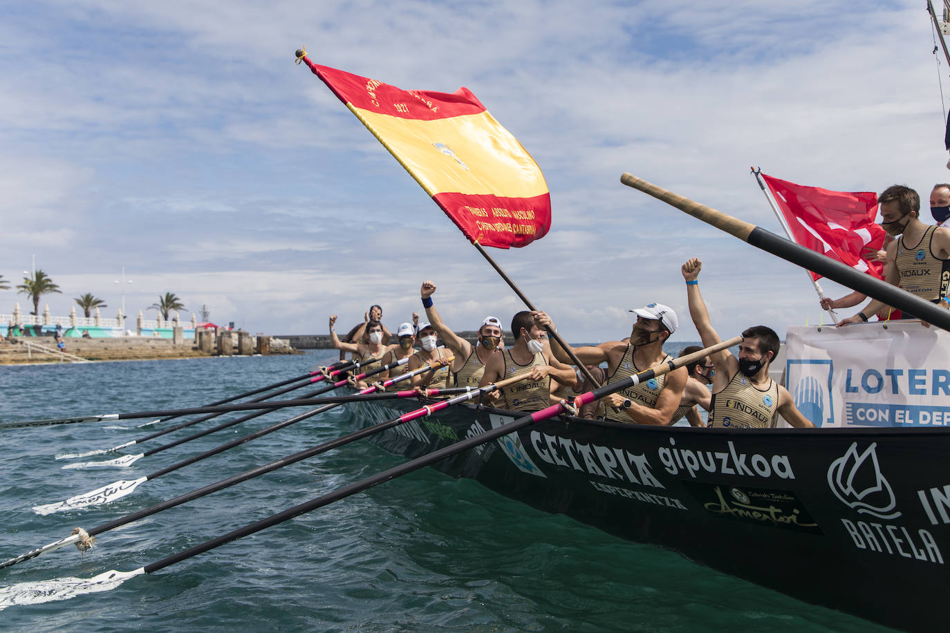 Getaria se hace con el título en aguas de Castro Urdiales, tras coger el mando de la regata en el segundo largo