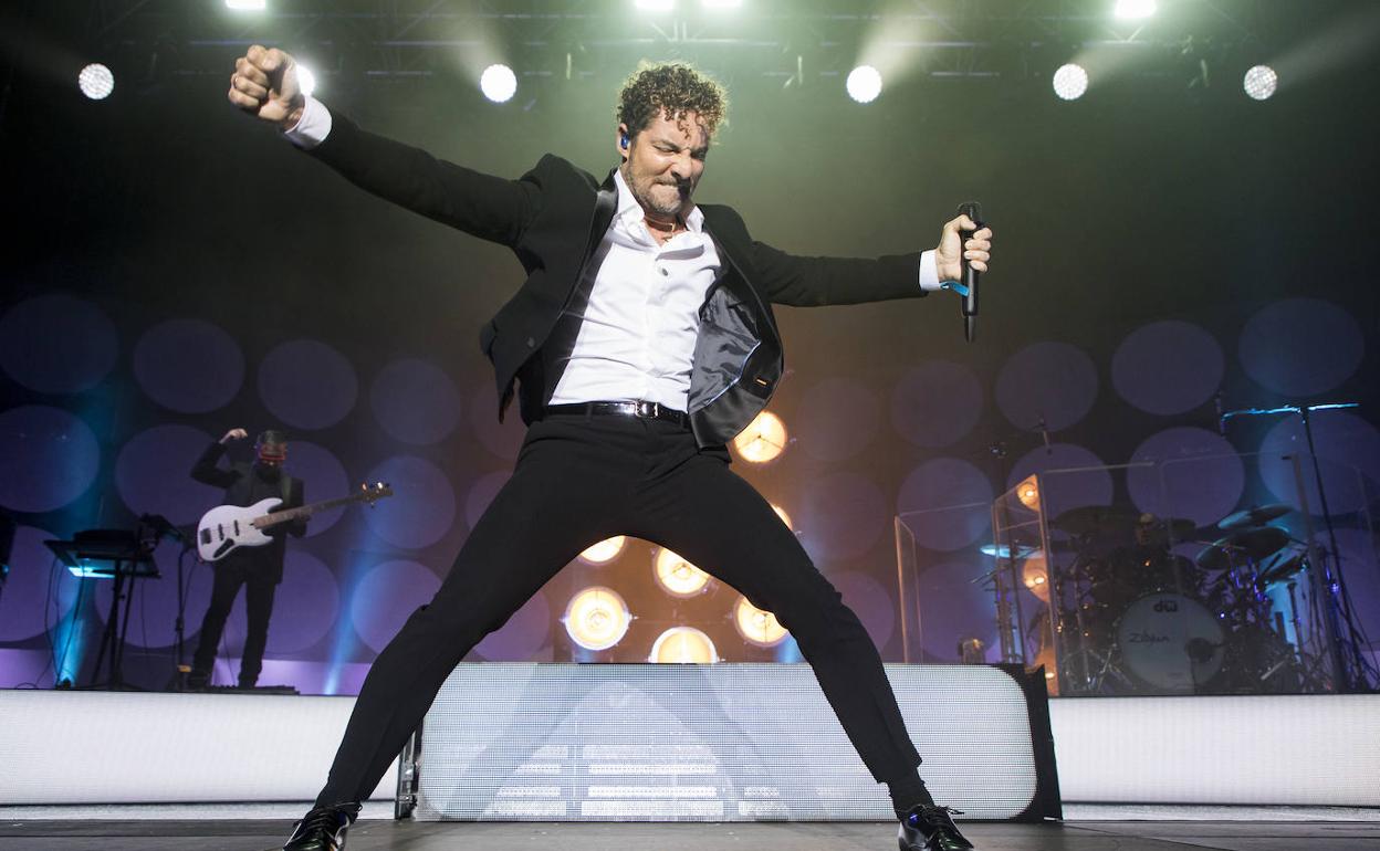 Bisbal ilumina Santander