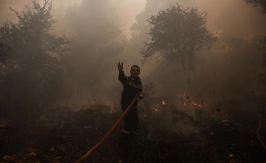 Grecia sufre una ola de calor desde el pasado viernes con máximas de hasta 44 grados centígrados.