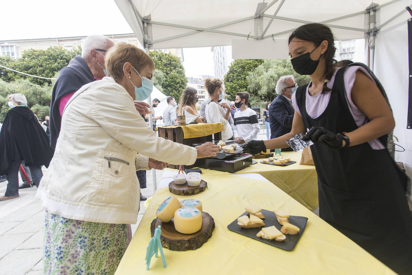 Está organizada por la Cofradía del Queso de Cantabria con la colaboración del Ayuntamiento y la Consejería de Desarrollo Rural