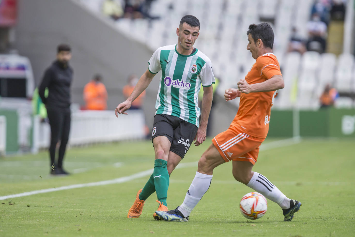 El Racing domina al Burgos pero empata a cero un amistoso en el que perdona incluso desde el penalti, donde falló Cedric