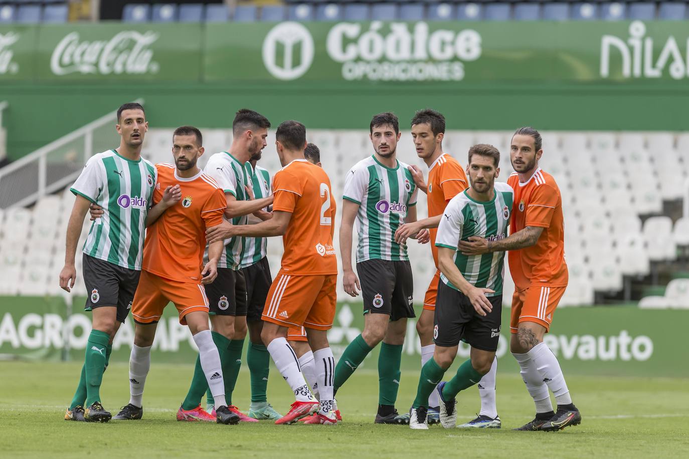 El Racing domina al Burgos pero empata a cero un amistoso en el que perdona incluso desde el penalti, donde falló Cedric