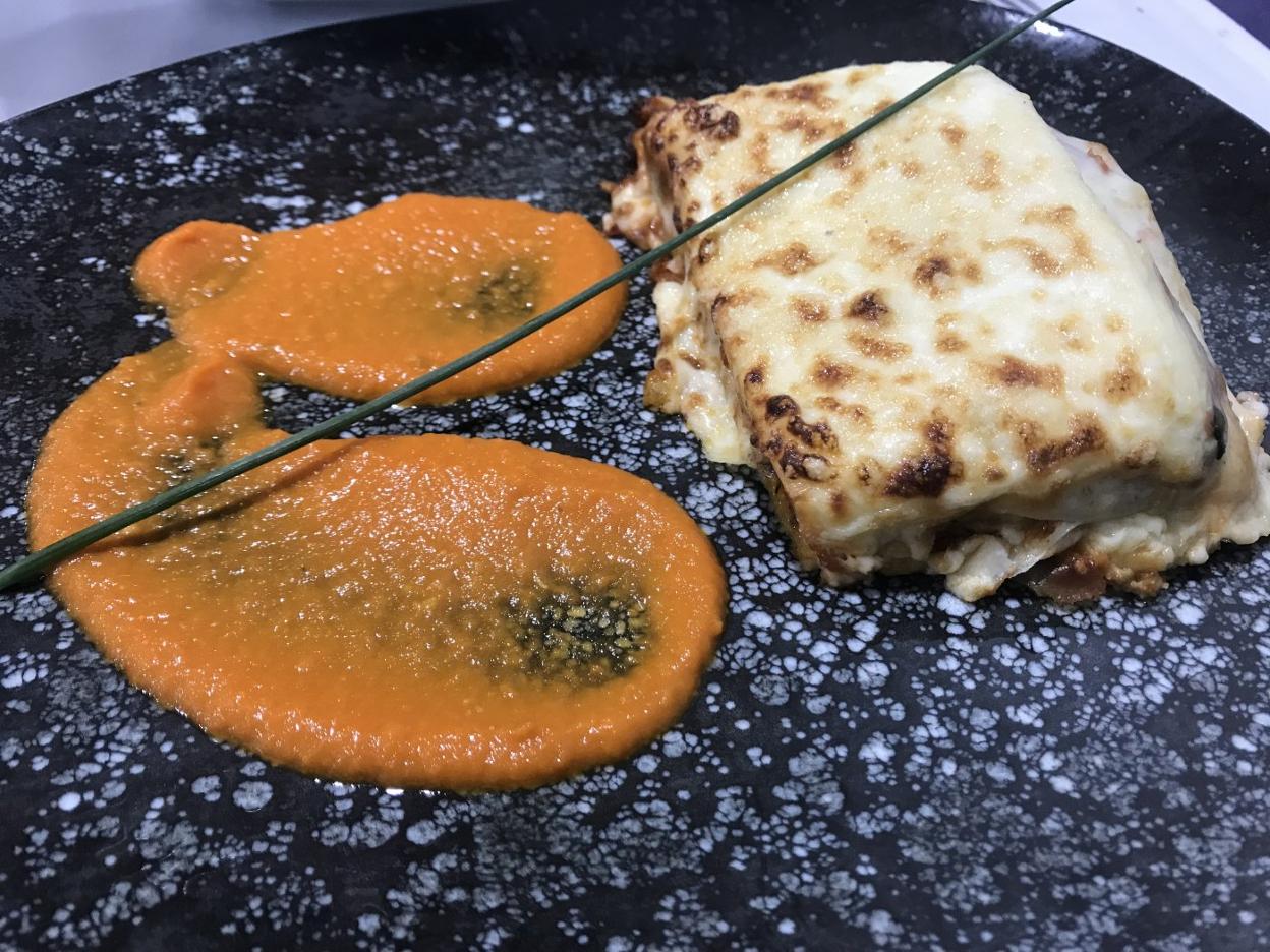 Lasaña de txangurro con bechamel de carabineros. 