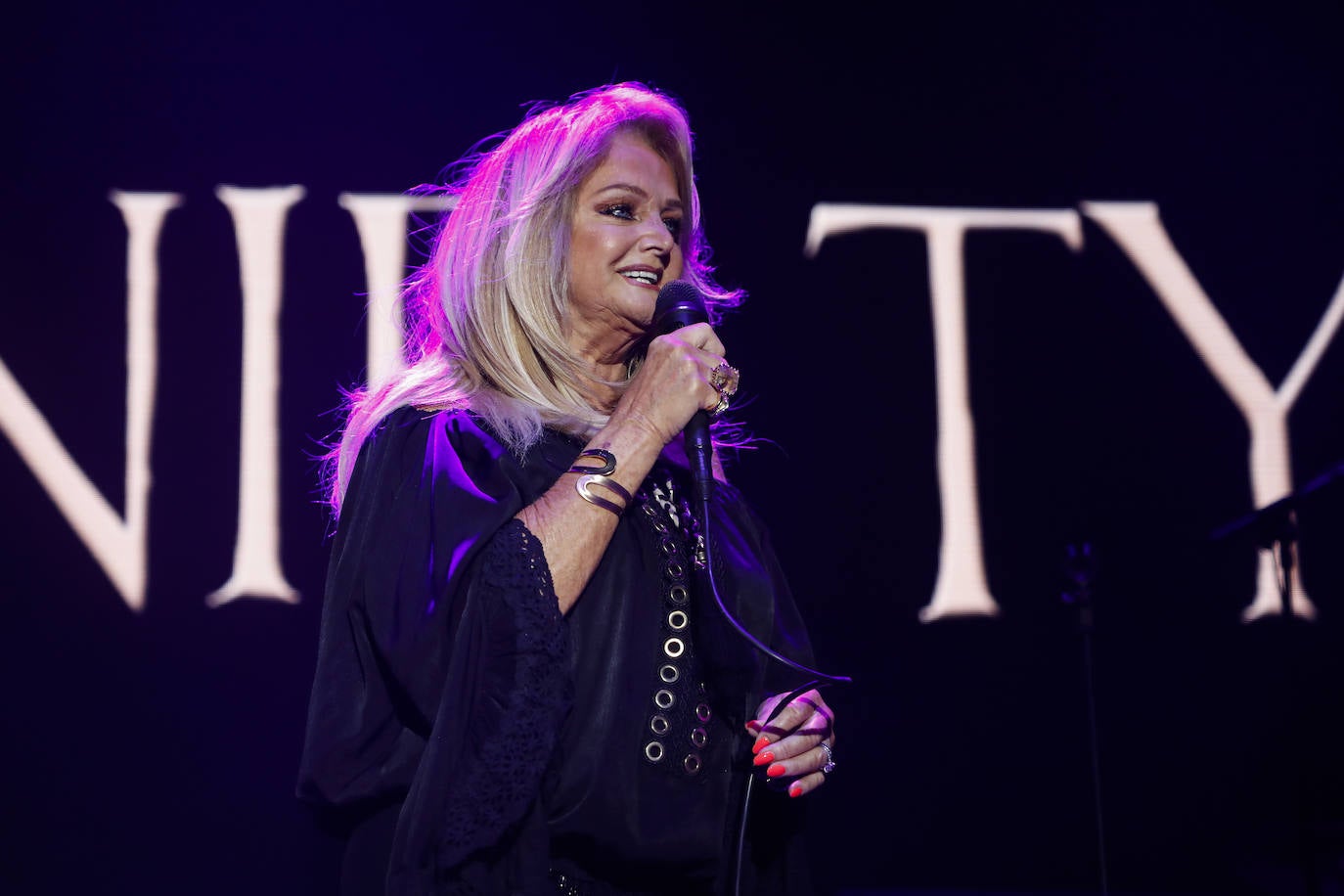 Fotos: La voz rasgada de Bonnie Tyler toma la Campa