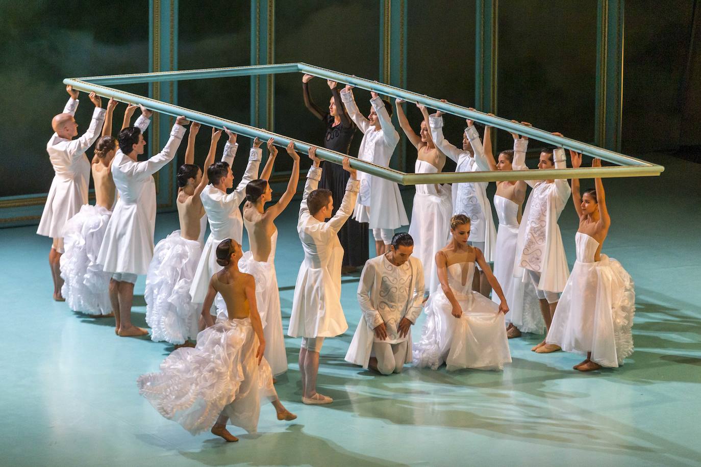 Fotos: La elegancia versallesca del Malandain Ballet Biarritz transforma la noche del FIS