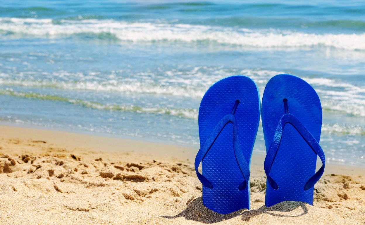 ¿Es bueno llevar chanclas en verano?