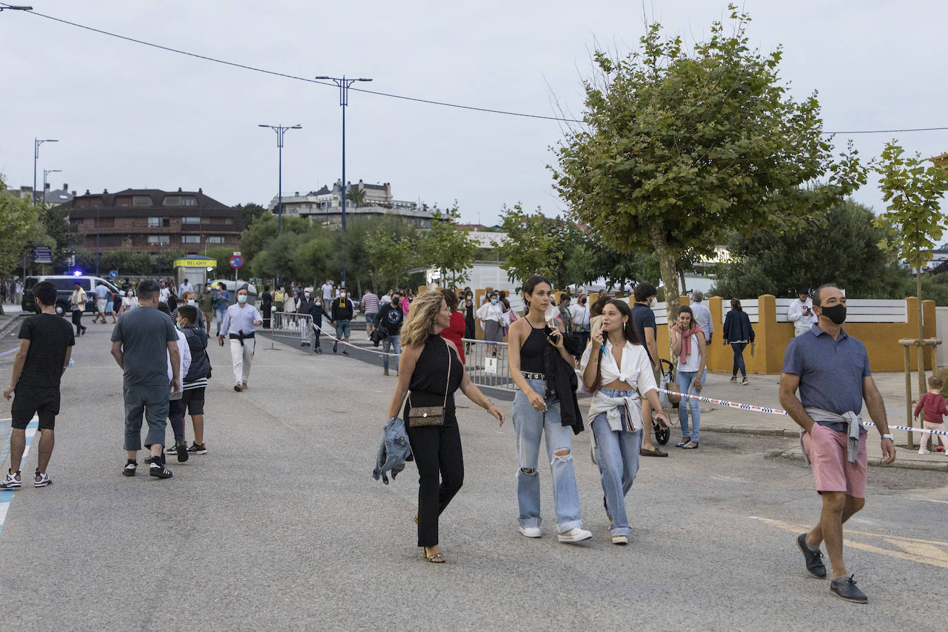 Fotos: Hombres G llena el escenario de la campa de La Magdalena