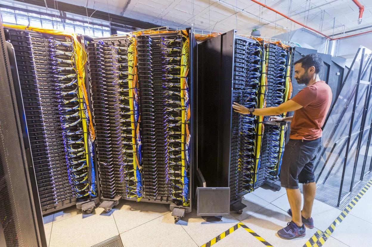 Imagen del archivo de la sala de supercomputación del Instituto de Física de Cantabria. 