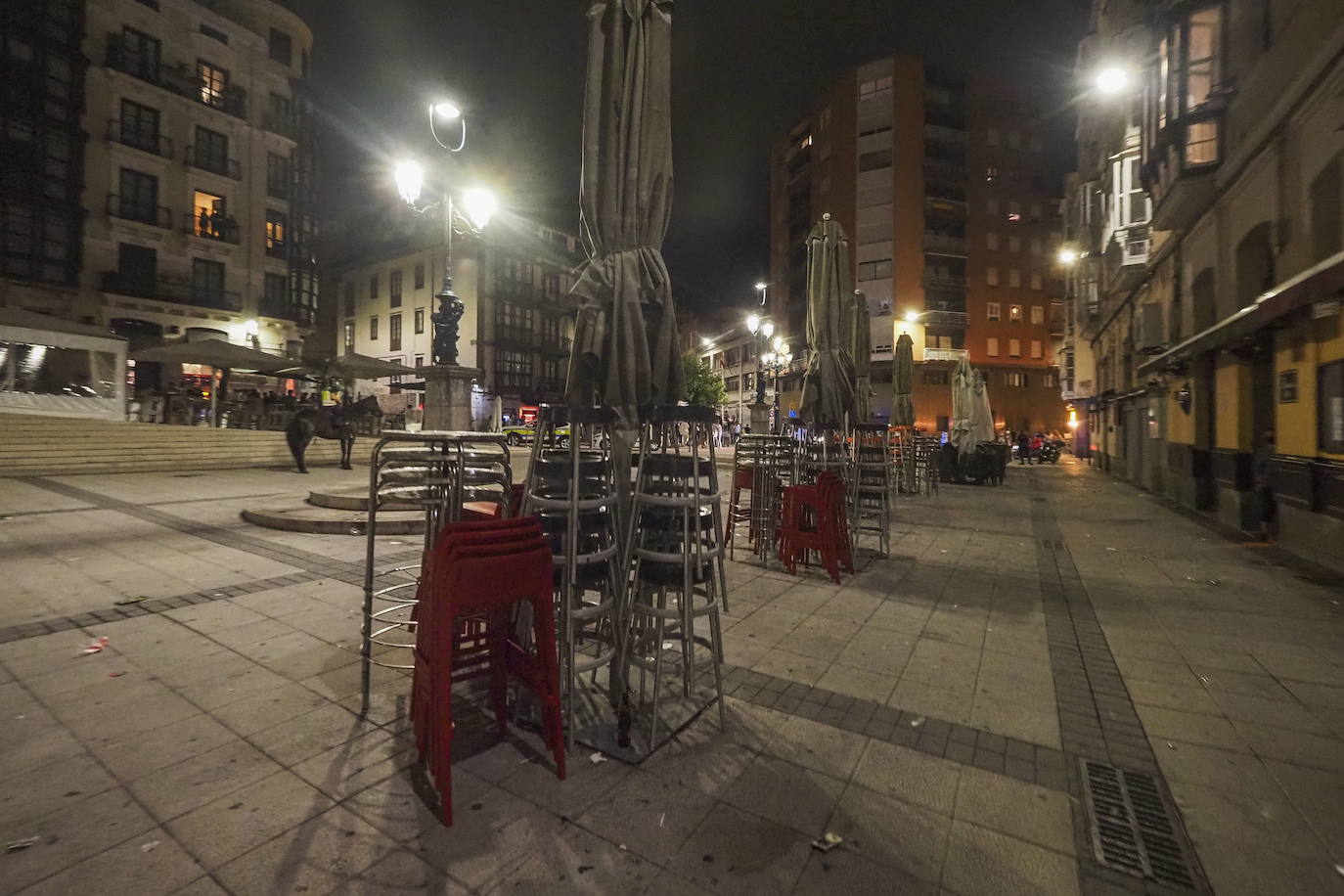 Plaza de Cañadío, minutos antes del toque de queda de estos últimos días.