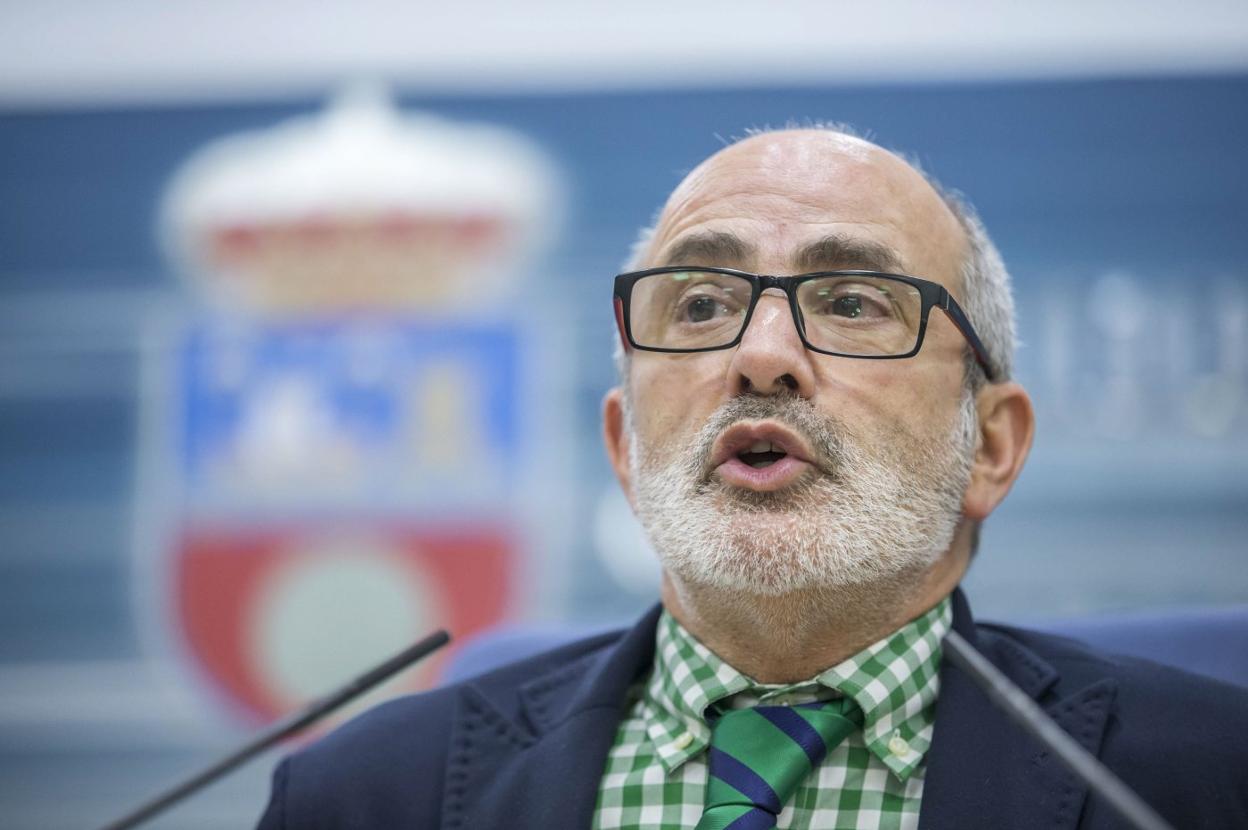 Miguel Rodríguez, en la sala de prensa del Gobierno regional. roberto ruiz