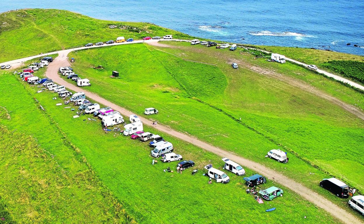 Imagen que presentaba uno de los terrenos en que aparcan las autocaravanas esta semana. 