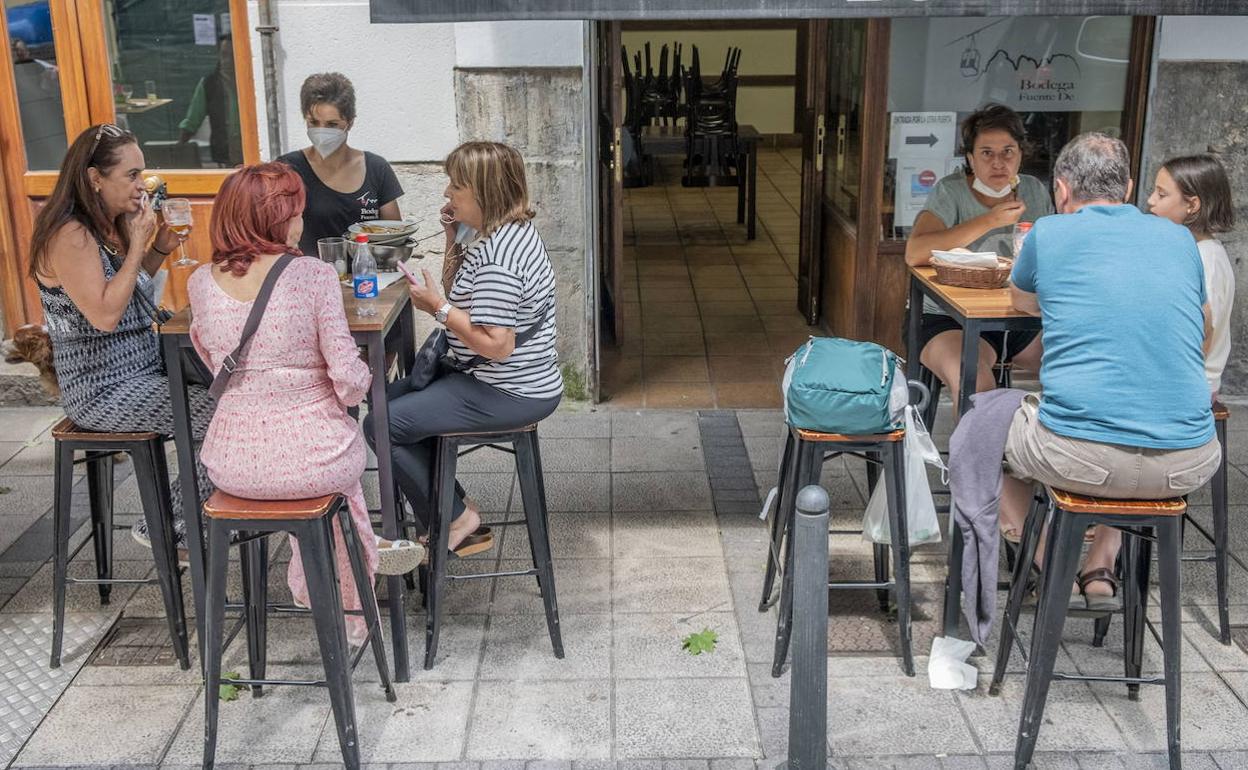 Bajan a 149 los nuevos casos en Cantabria, pero la UCI suma un ingreso