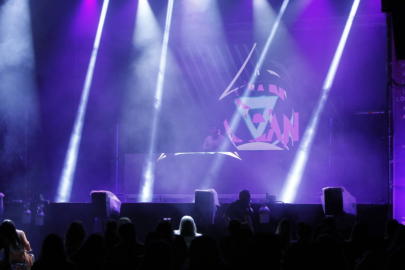Fotos: Juan Magán pone a bailar a Torrelavega
