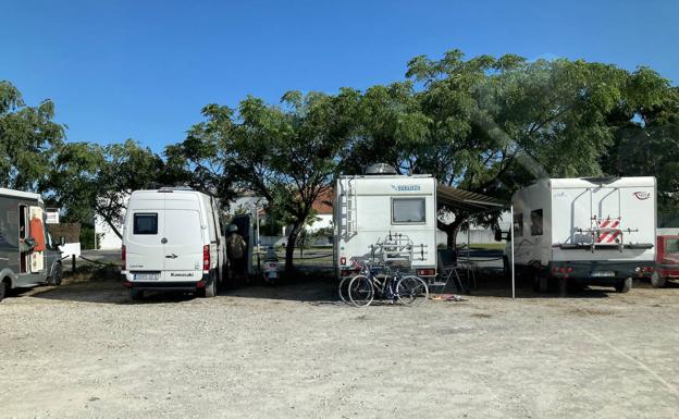 Autocaravanas en el descampado de Comporta. 