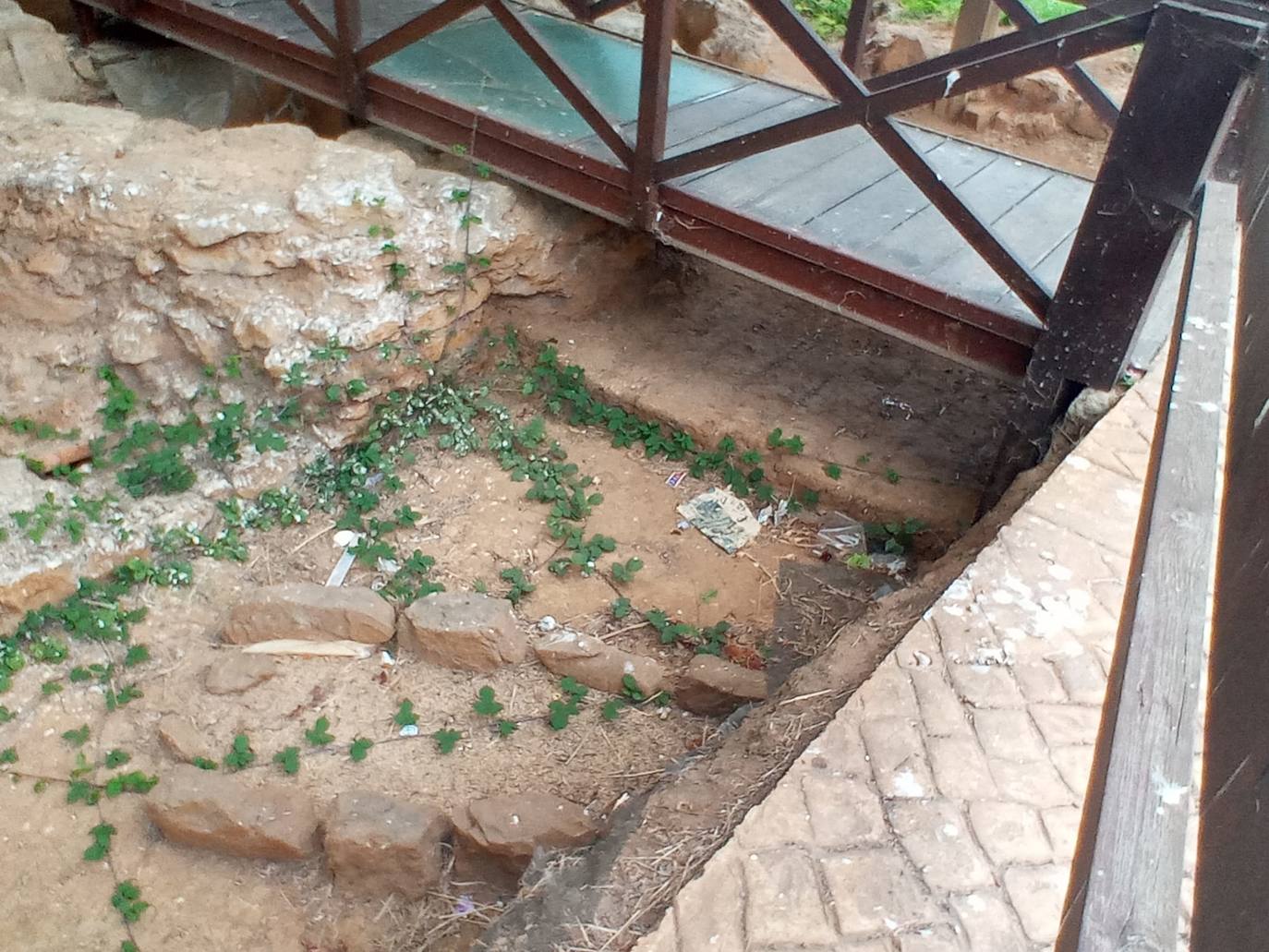 Fotos: Estado en el que se encuentran las ruinas romanas del cementerio del Alto Maliaño