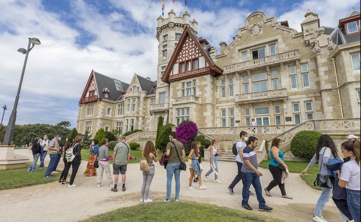 Cantabria ya no piensa en nuevas restricciones, sino en «ir abriendo la mano»