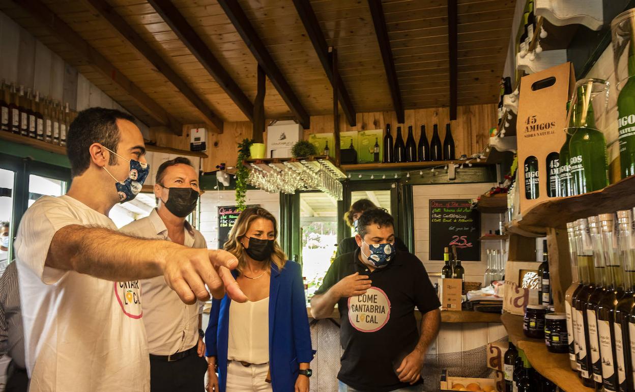 La tienda que ha quedado abierta hoy en Noja, durante la inauguración.