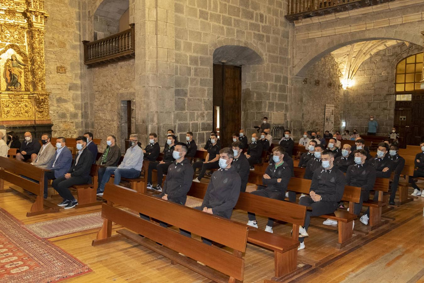 Jugadores y directivos comparten una jornada de convivencia.