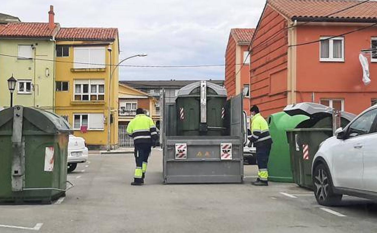 Los trabajadores del servicio de basuras de Colindres desconvocan la huelga