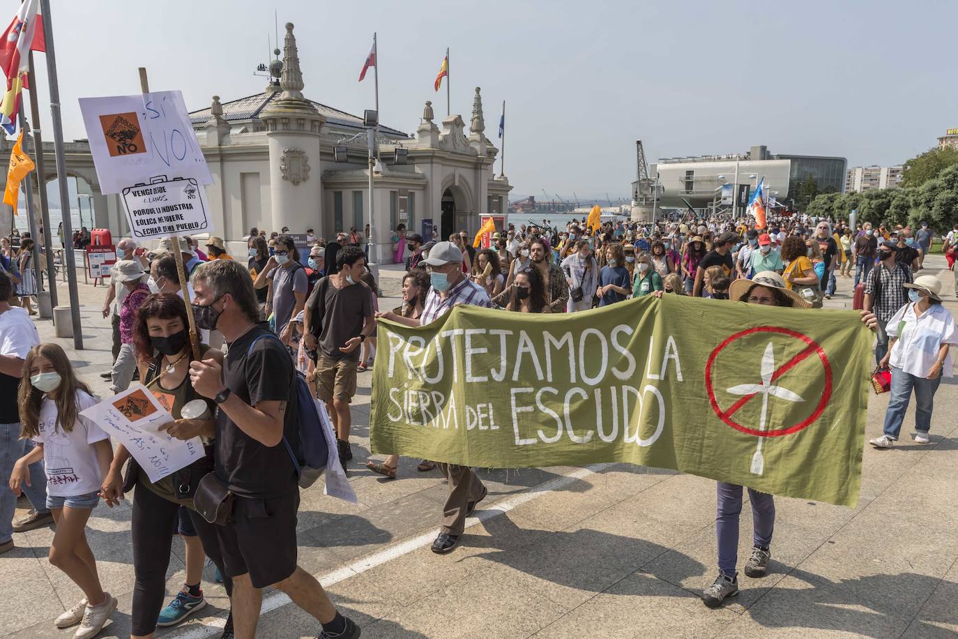 Fotos: Las protestas contra los eólicos llegan a Santander