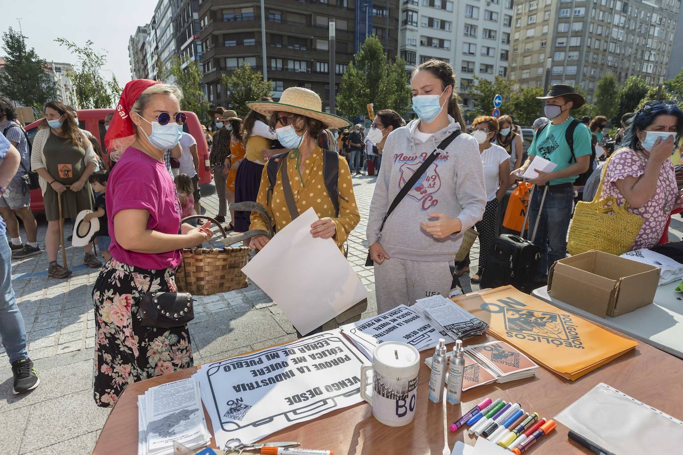 Fotos: Las protestas contra los eólicos llegan a Santander