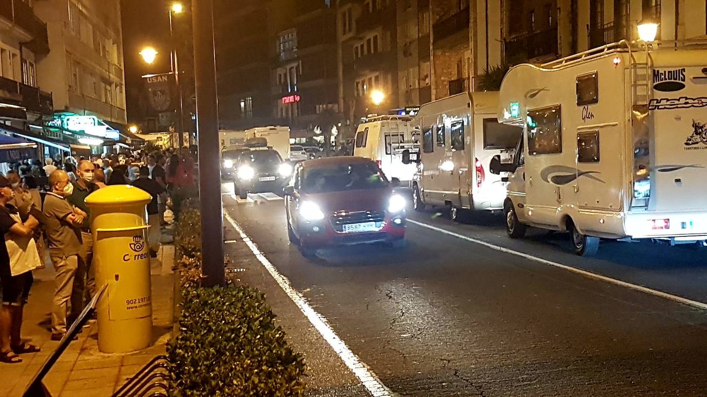 Fotos: Manifestación de autocaravanas en San Vicente de la Barquera