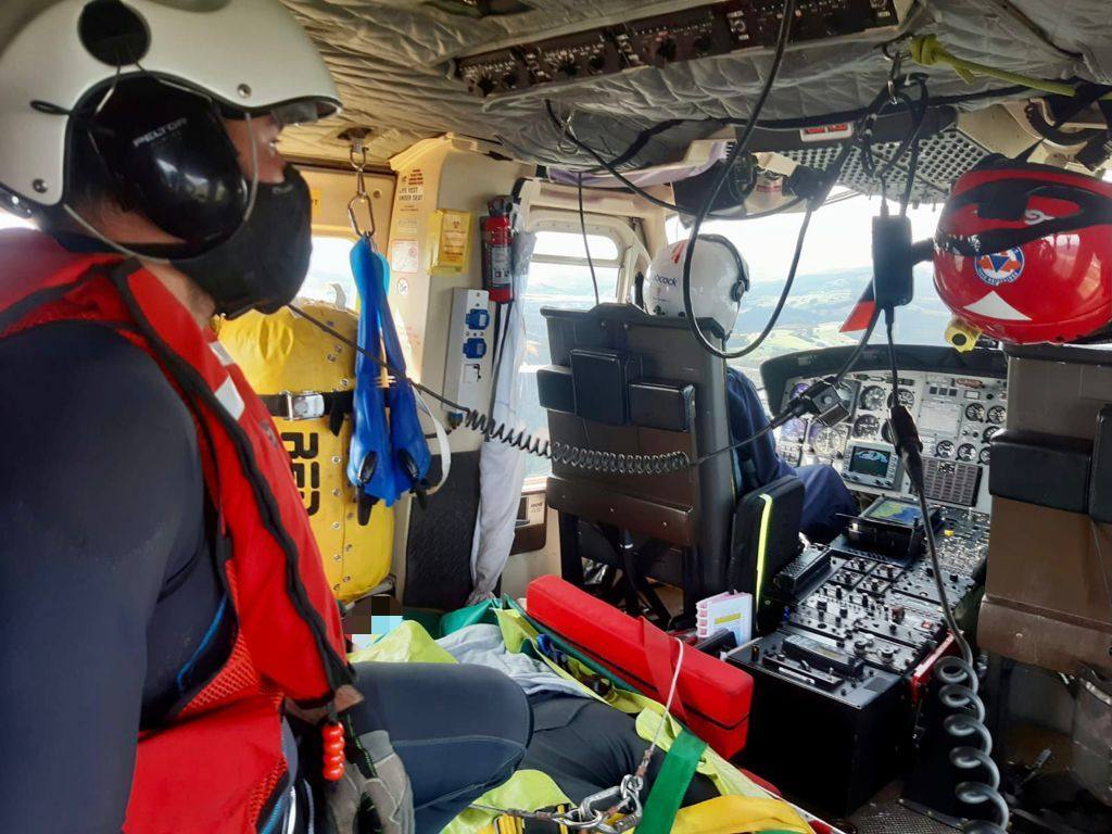 Fotos: Imágenes del rescate de este mediodía en el Faro del Caballo