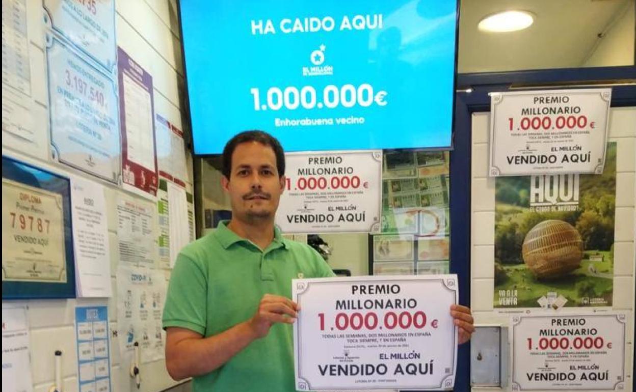 El lotero de la Administración número 20 de Santander, donde se ha vendido el boleto premiado con un millón de euros. 