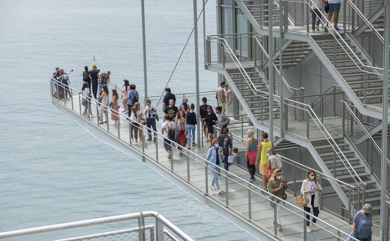 Santander aporta datos de turistas en julio que le situarían en nivel 1