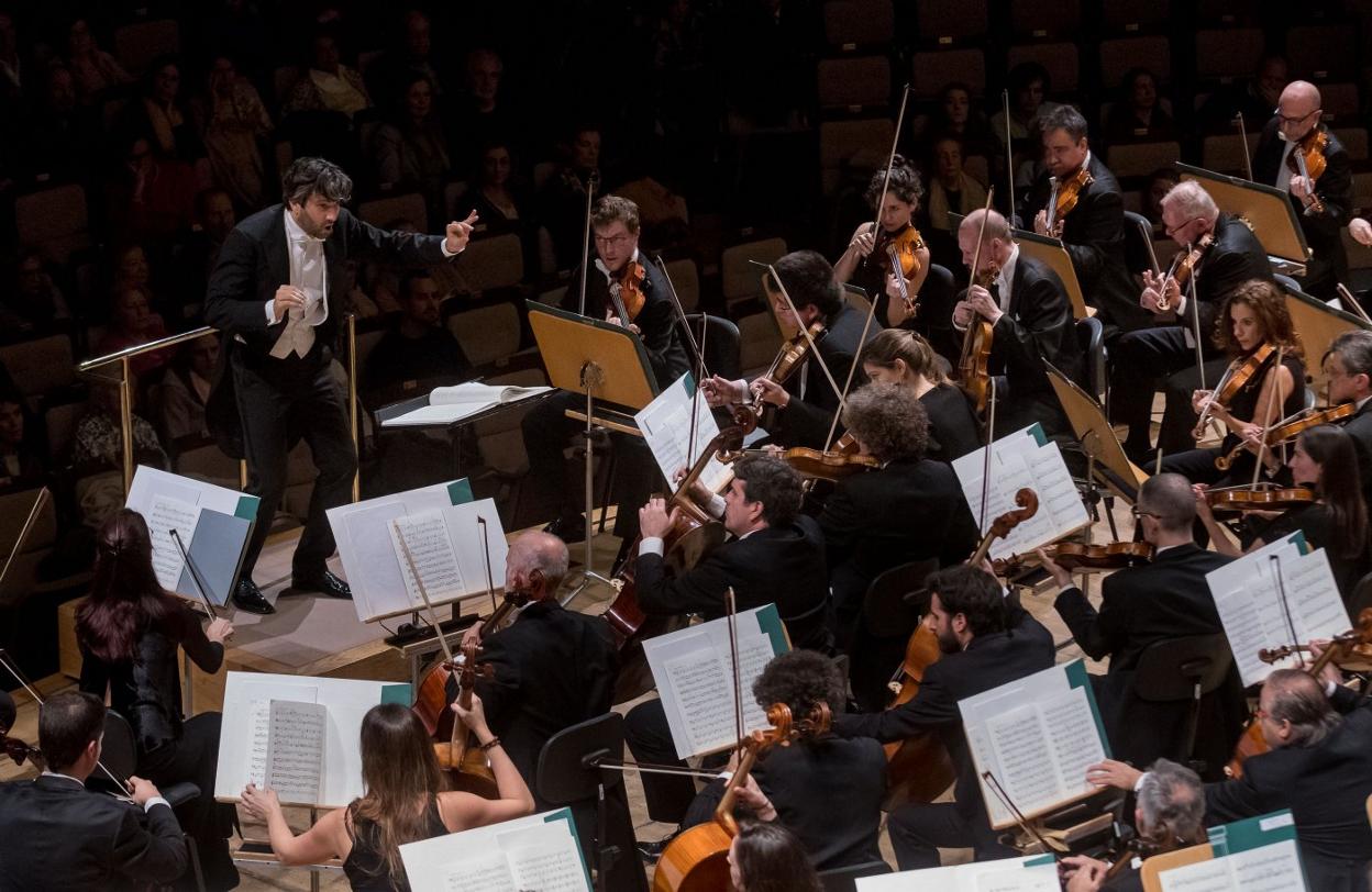 La Orquesta Nacional vuelve a Santander. Kavakos, un violinista de cautivadora maestría, es el invitado. 