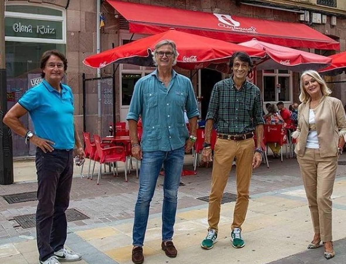 El conocido coreógrafo Poty Castillo aprovechó las fiestas de La Patrona para hacer un "viaje relámpago" a Torrelavega, su ciudad natal. El torrelaveguense compartió una foto junto a sus hermanos disfrutando de la ciudad en Instagram, donde le siguen más de 86.000 personas. En Twitter supera los 25.000 seguidores. 