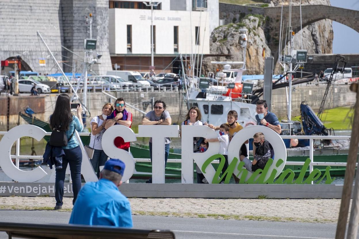 Las letras de Castro Urdiales están situadas en el Parque de Amestoy y su coste estuvo cerca de los 15.000 euros. Se instalaron en 2020. 